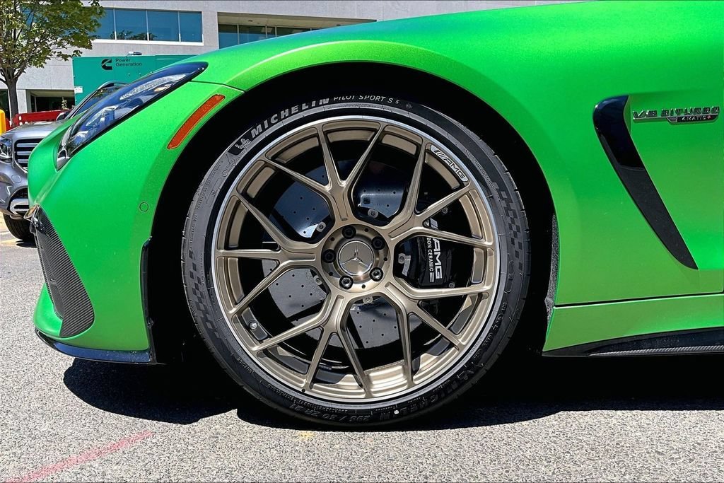 New 2026 MANUFAKTUR green hell magno Mercedes-Benz AMG® GT 63 PRO Coupe image 26