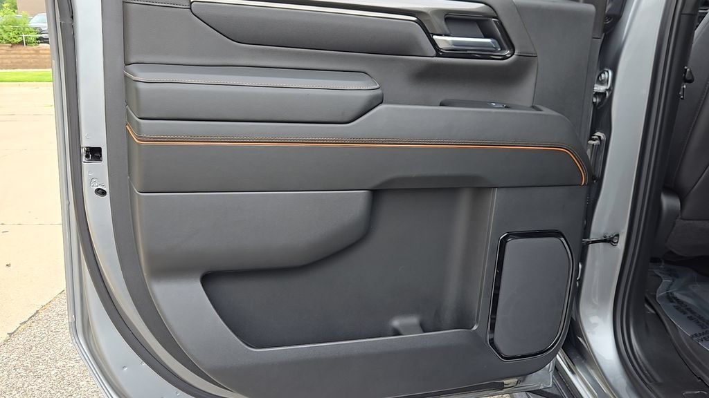 Used 2025 Sterling Metallic GMC AT4 image 19