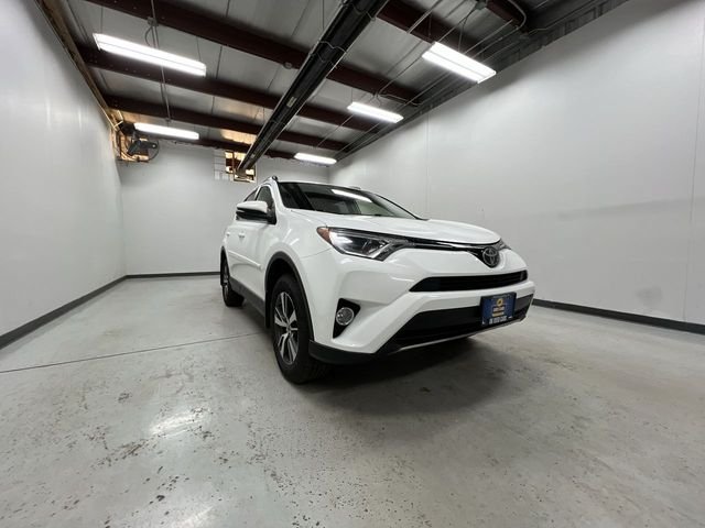 2018 Toyota RAV4 XLE photo 2