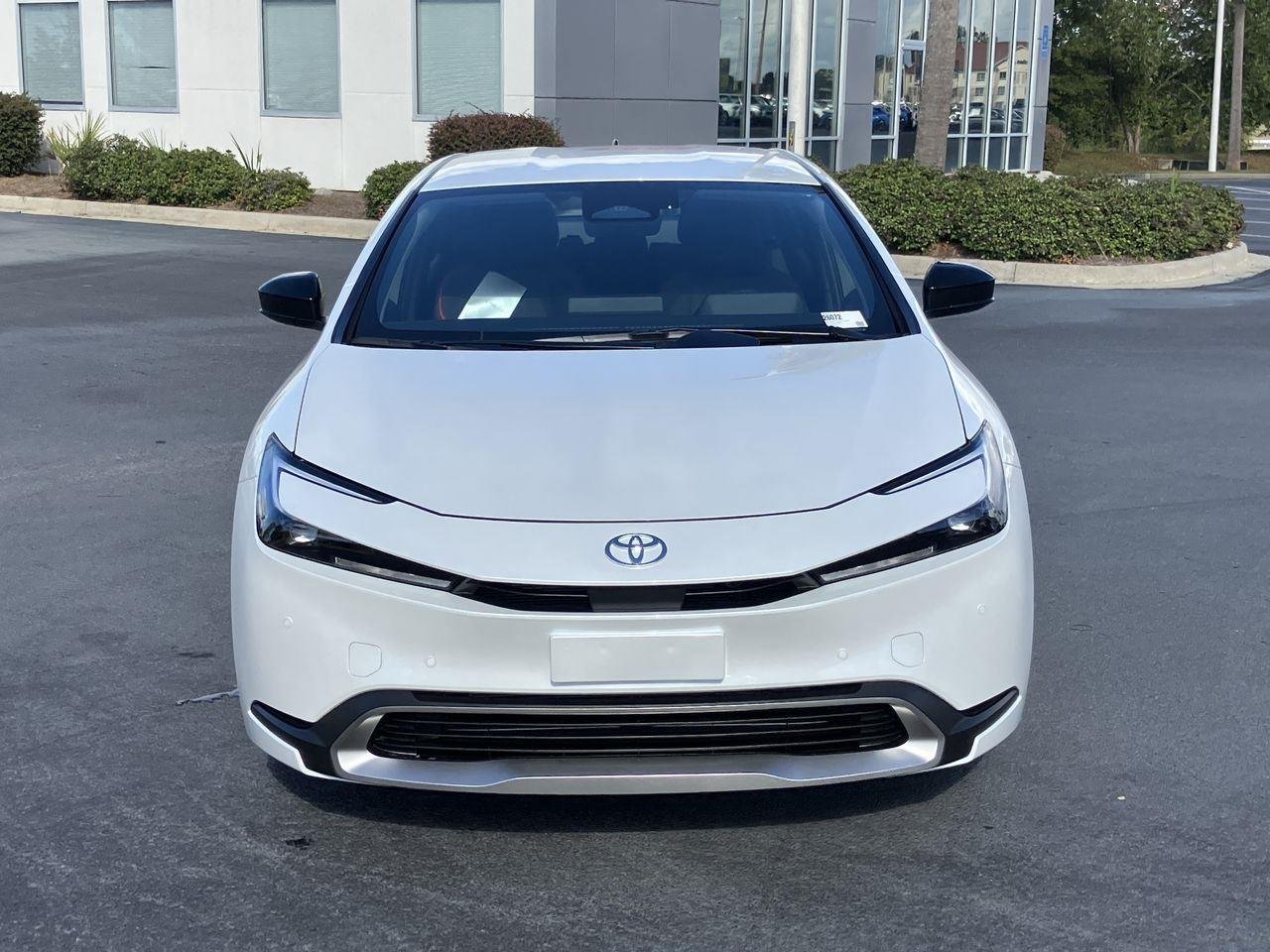 Used 2026 Wind Chill Pearl Toyota SE image 8