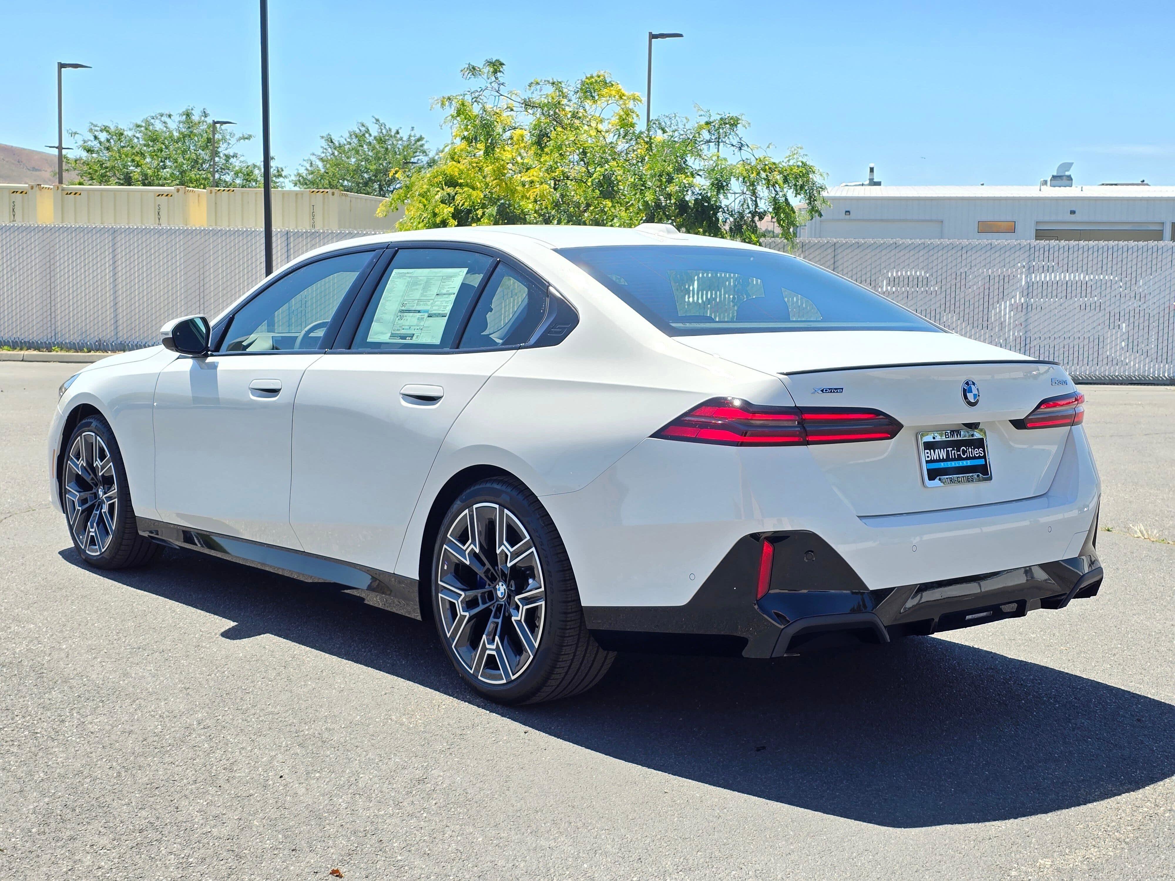 New 2027 Alpine White BMW 530i xDrive image 4