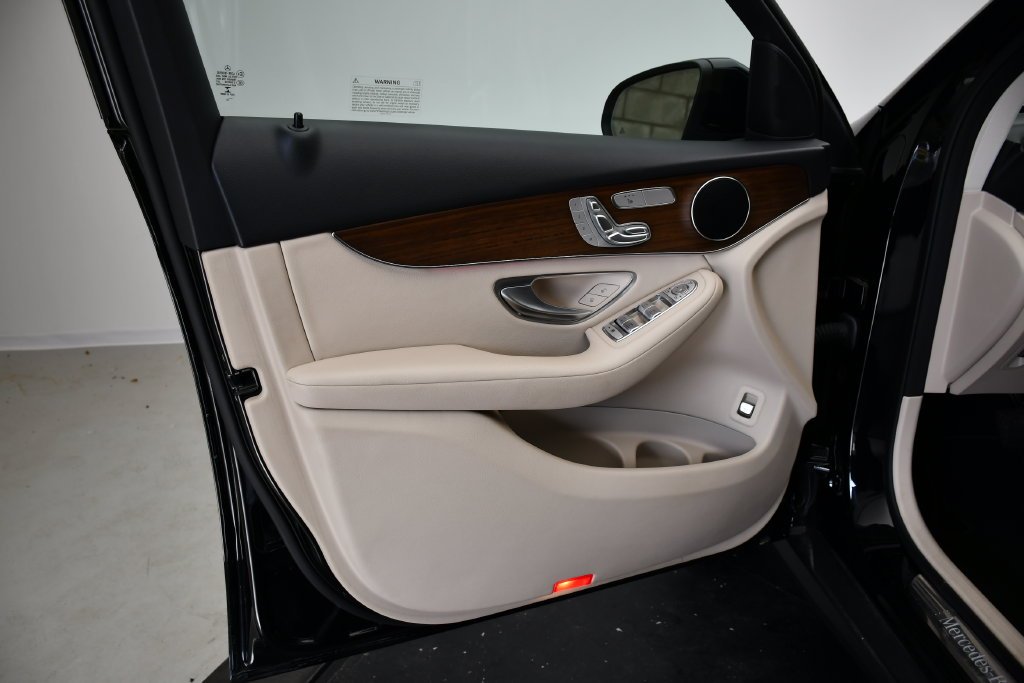Certified Used 2022 Black Mercedes-Benz GLC 300 image 33
