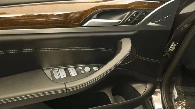 Used 2022 Dark Graphite BMW xDrive30i image 13