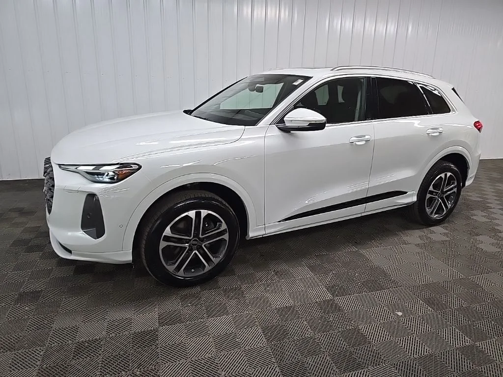 Used 2025 White Audi 2.0T Premium image 6