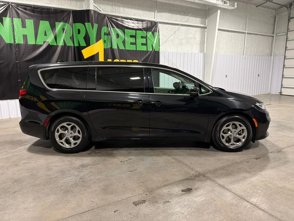 Used 2024 Brilliant Black Crystal Pearlcoat Chrysler Limited image 4