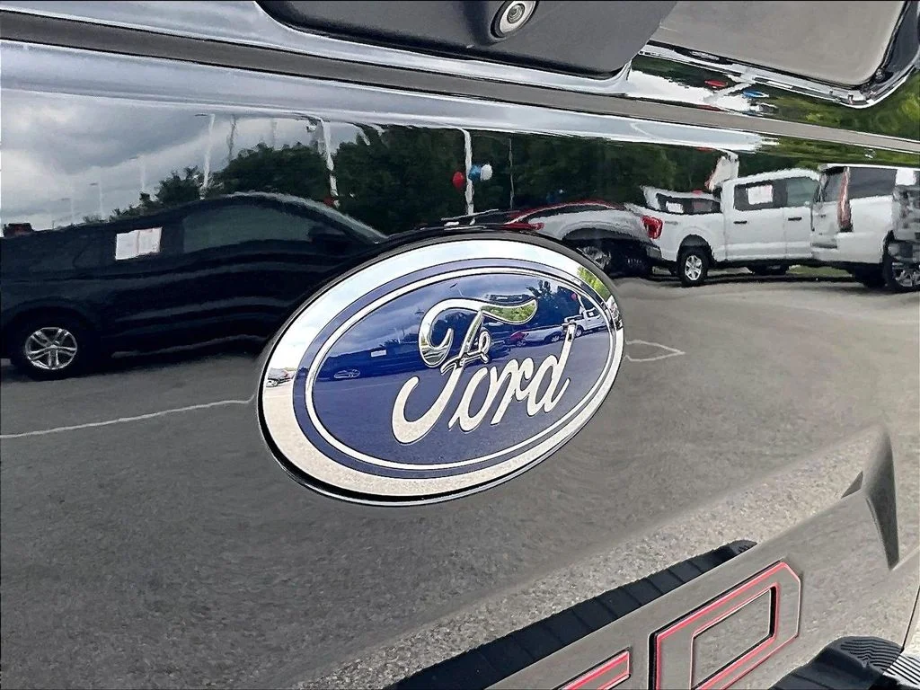 Used 2018 Black Ford XLT image 9