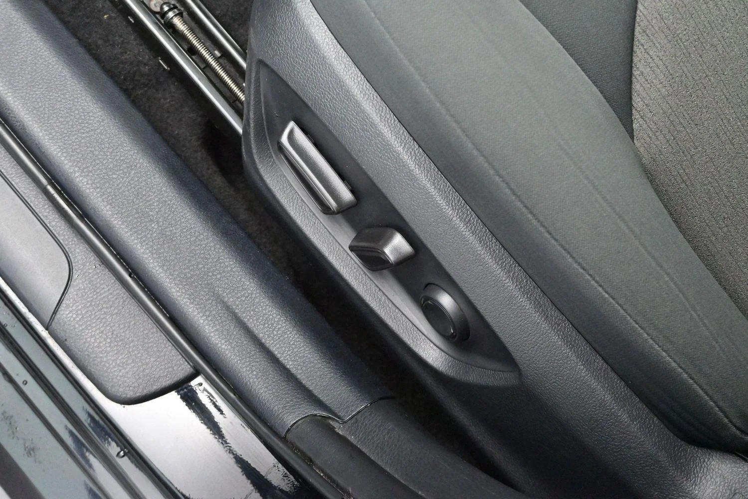 Used 2022 Midnight Black Metallic Toyota LE image 13