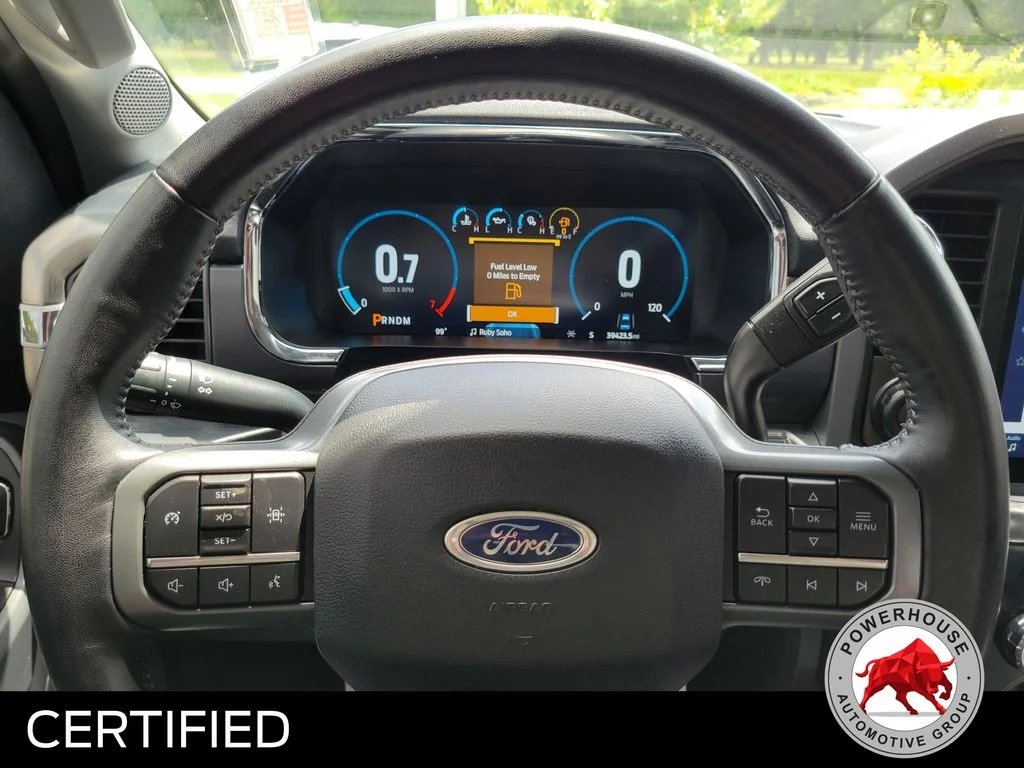 Used 2022 White Ford Lariat image 32