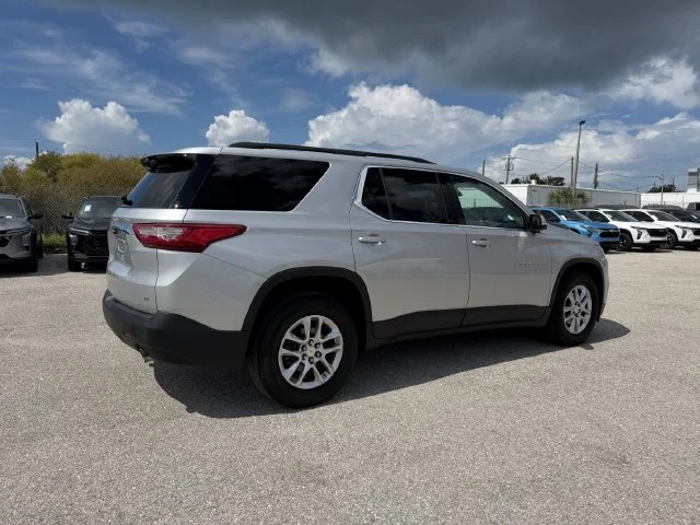 Used 2020 SILVER ICE METALLIC Chevrolet LT Cloth image 3
