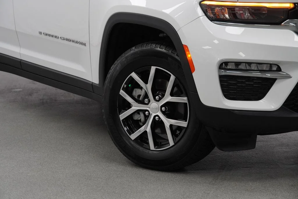 Certified Used 2025 White Jeep Limited image 4