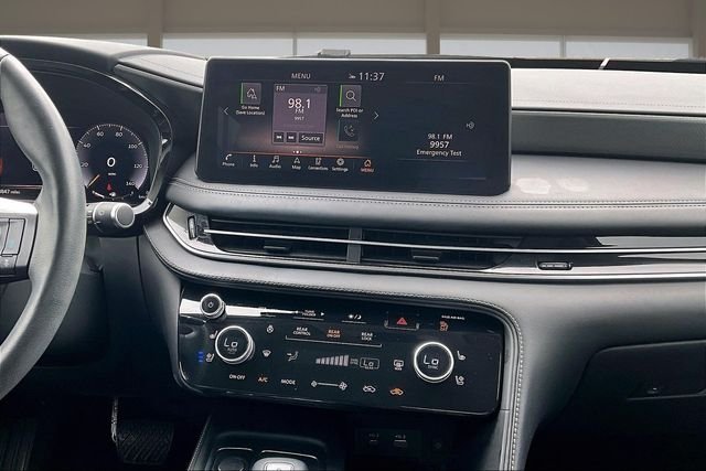 Used 2023 White INFINITI LUXE image 6