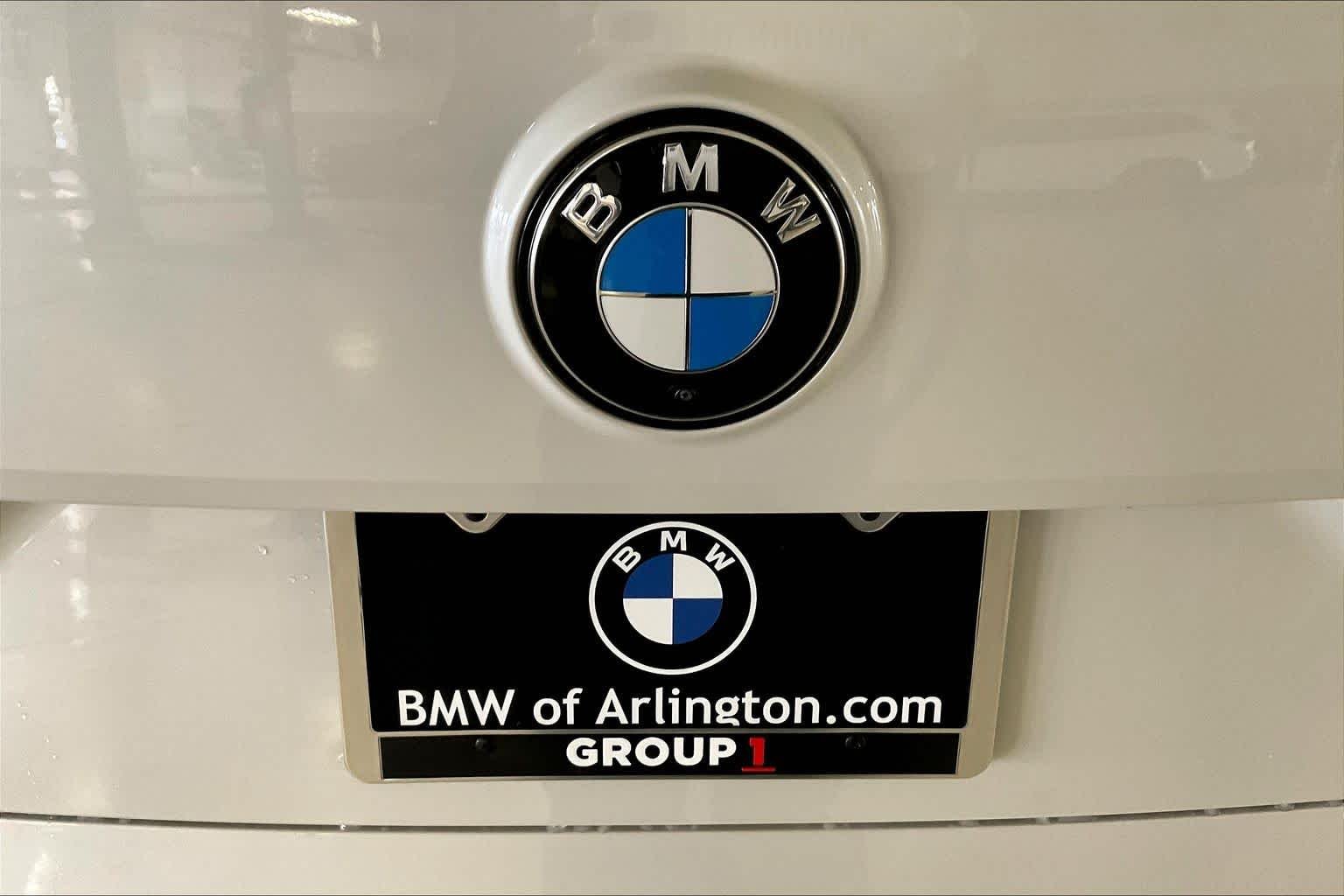 Used 2026 Mineral White Metallic BMW xDrive60 image 15