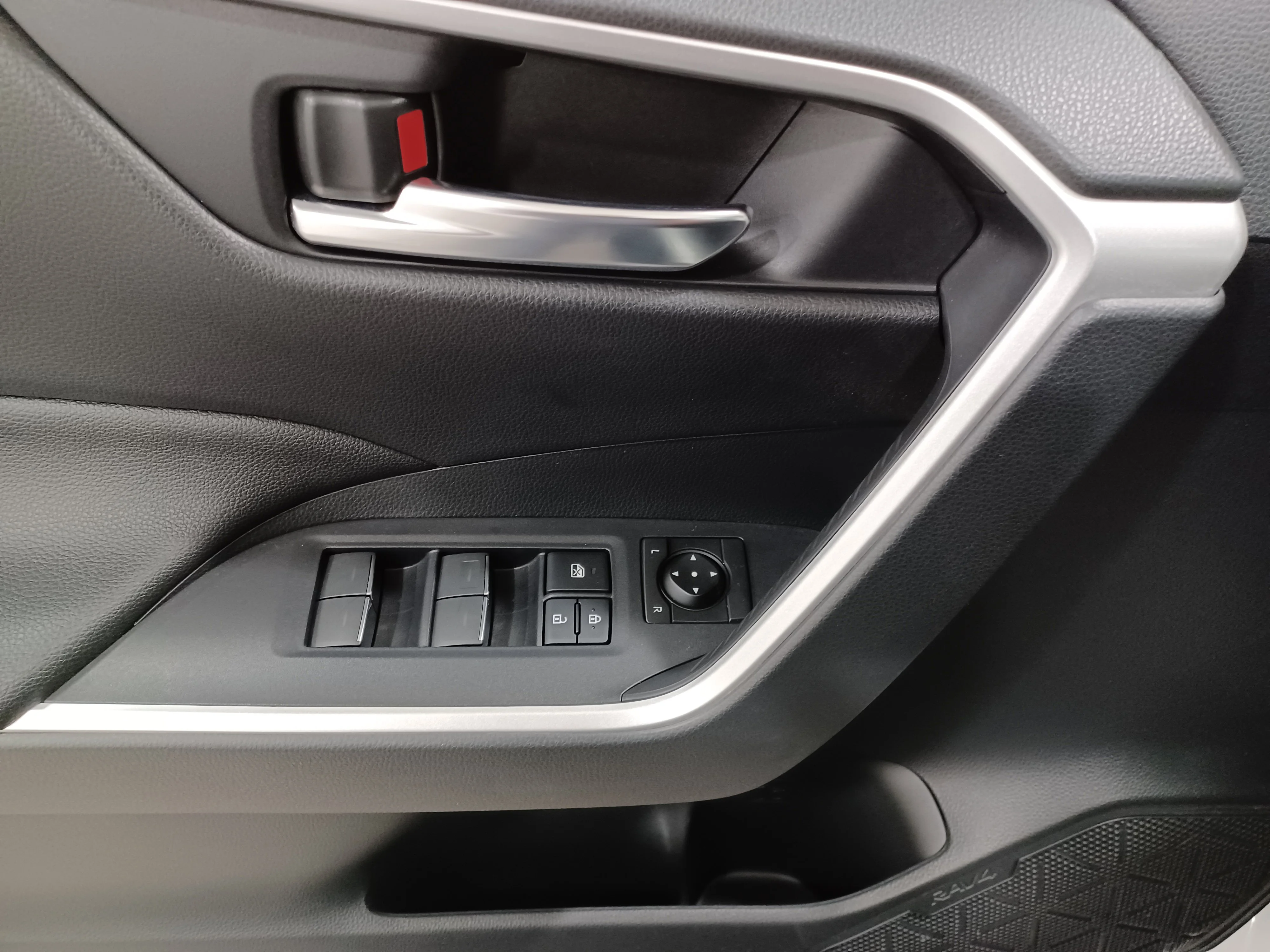 Certified Used 2025 White Toyota SE AWD PHEV*Adaptive Cruise | Remote Climate | Htd Seats &Wheel | Sunroof | Blind Spot Detection image 9