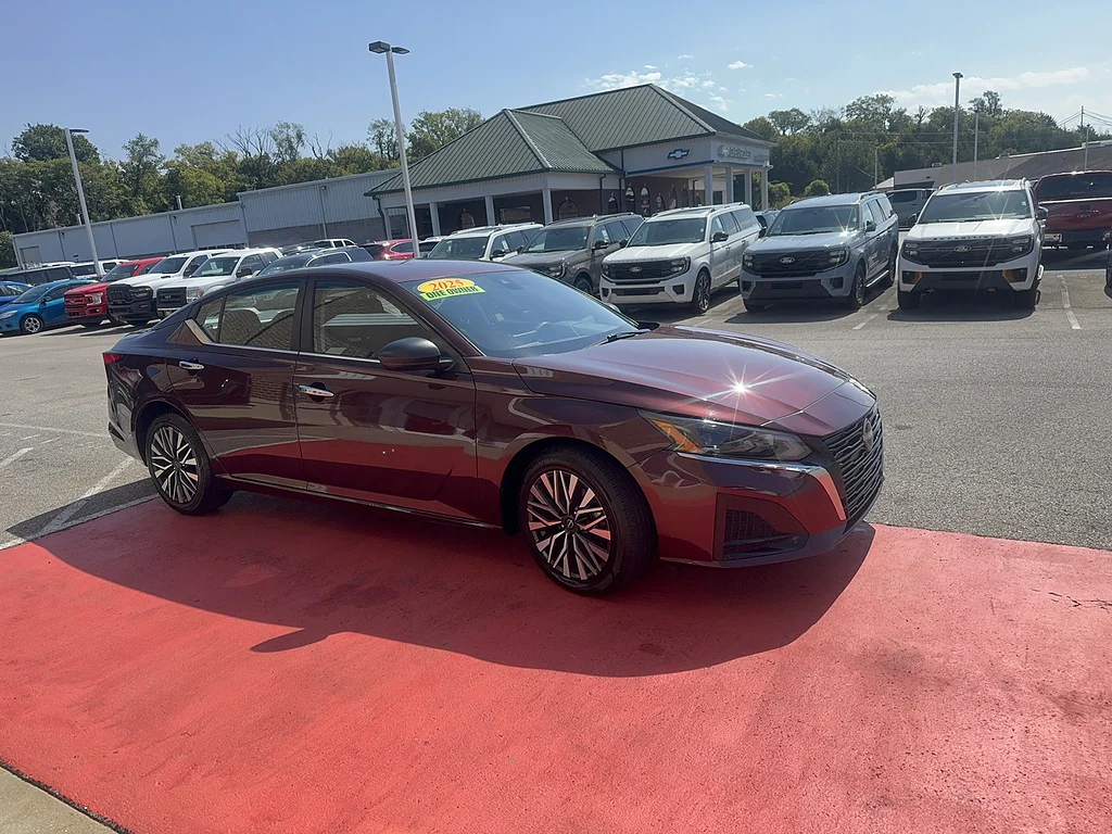 Used 2025 Garnet Pearl Metallic Nissan 2.5 SV image 1