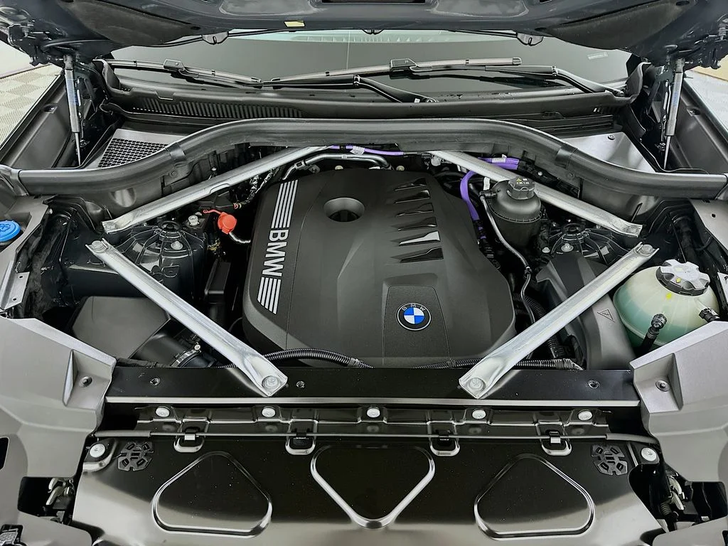 New 2026 Gray Metallic BMW xDrive40i image 29