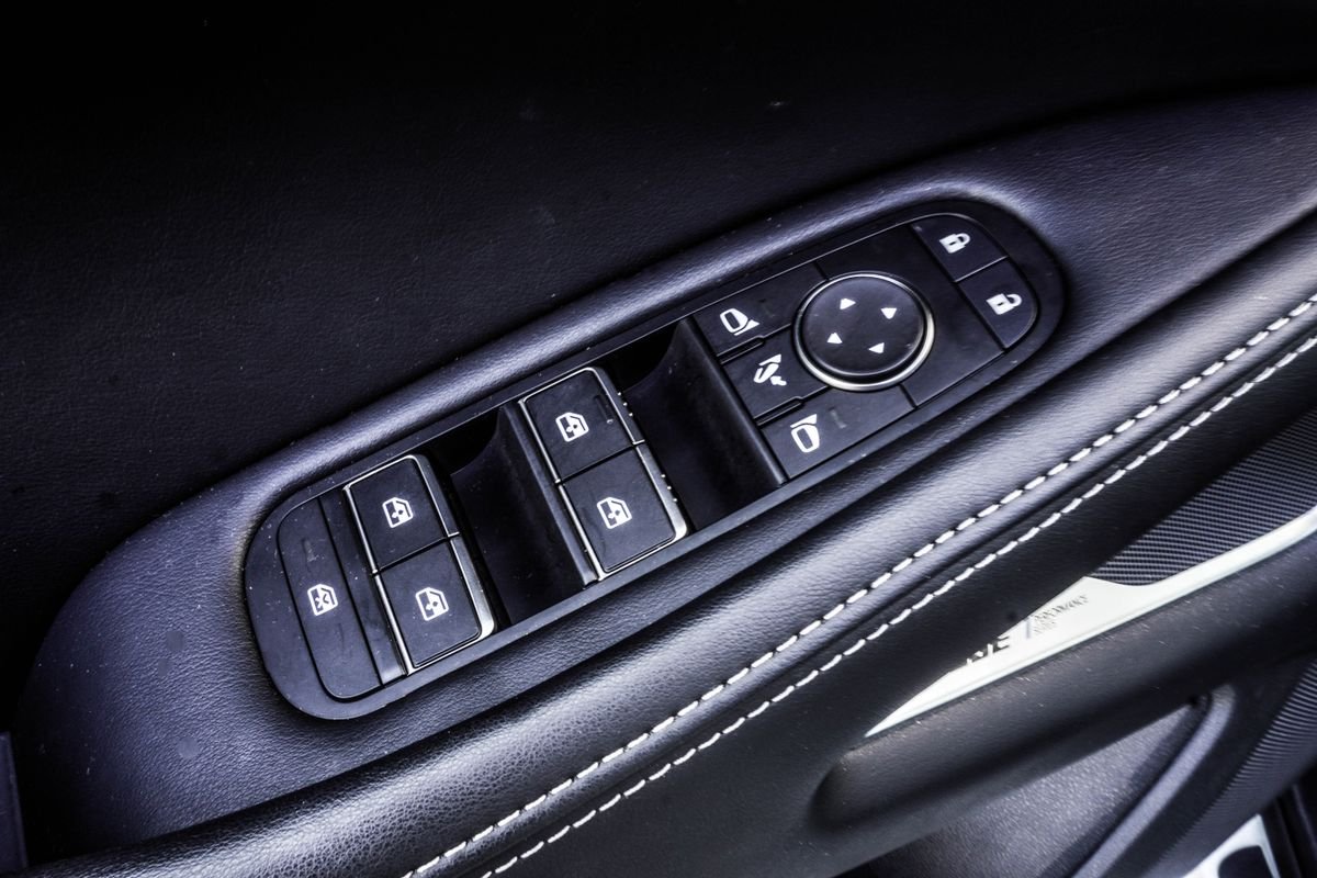 Used 2025 White INFINITI LUXE image 33