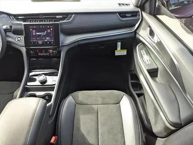 2025 Jeep Grand Cherokee Altitude - Photo 16