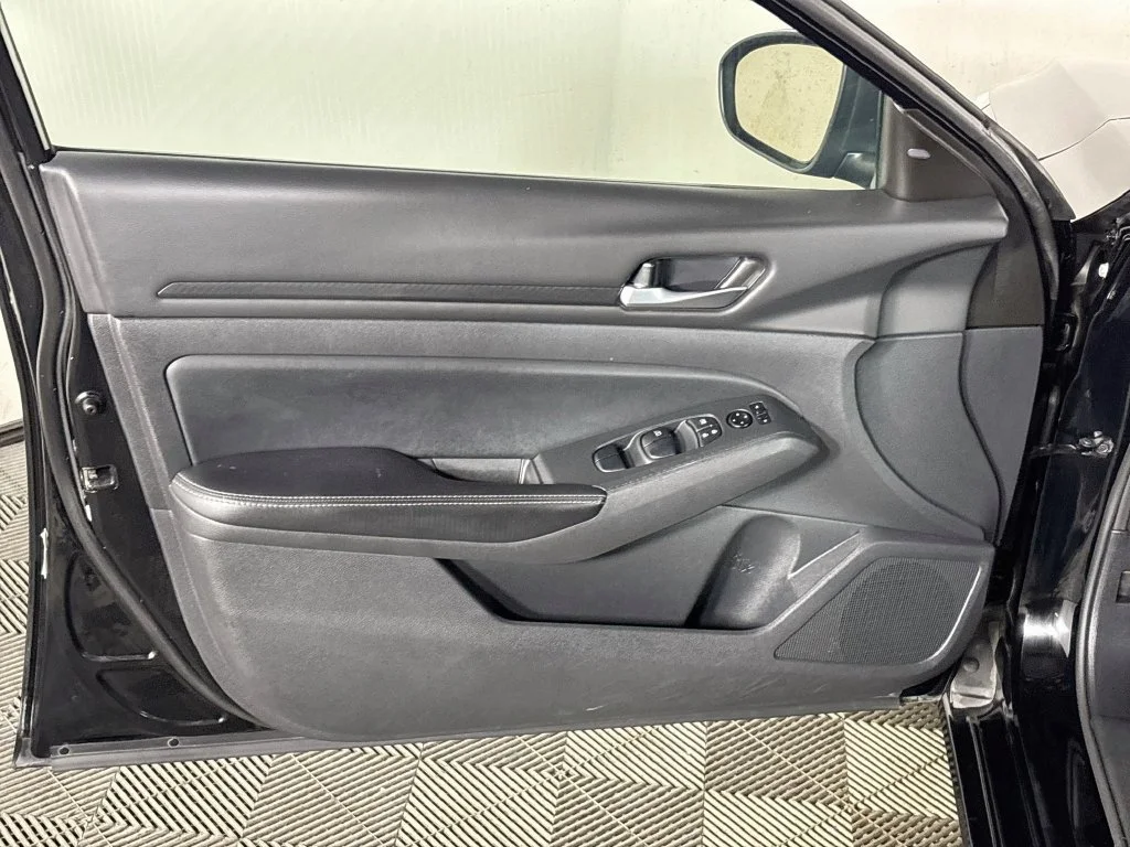 Used 2024 Black Nissan 2.5 SV image 10