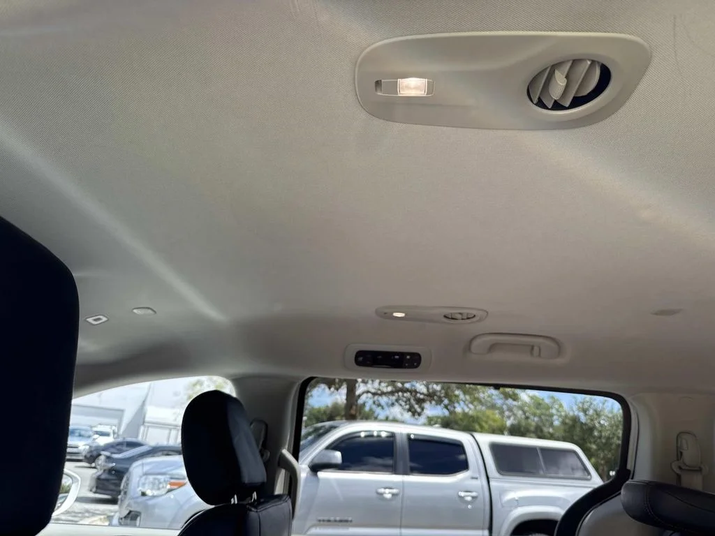 Used 2018 White Chrysler Touring L image 15