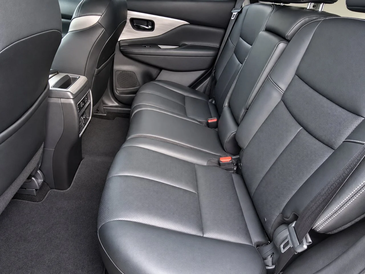 Used 2018 Pearl White Nissan SL image 27
