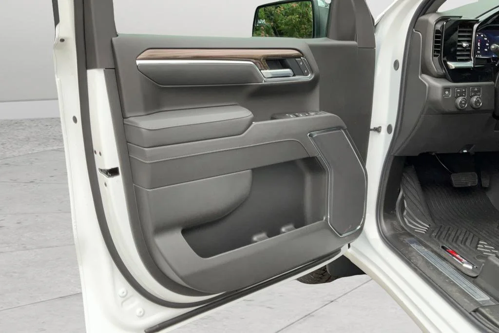 New 2026 Chevrolet Silverado 1500 LT 4D Crew Cab