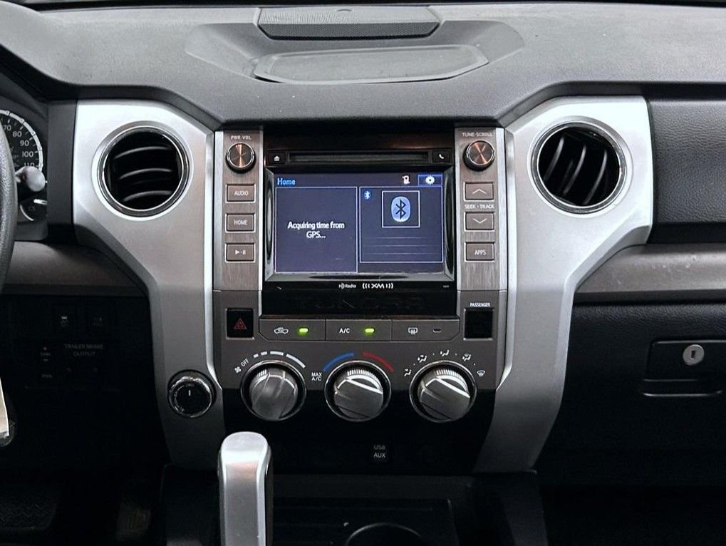 Used 2016 Silver Toyota SR5 image 12
