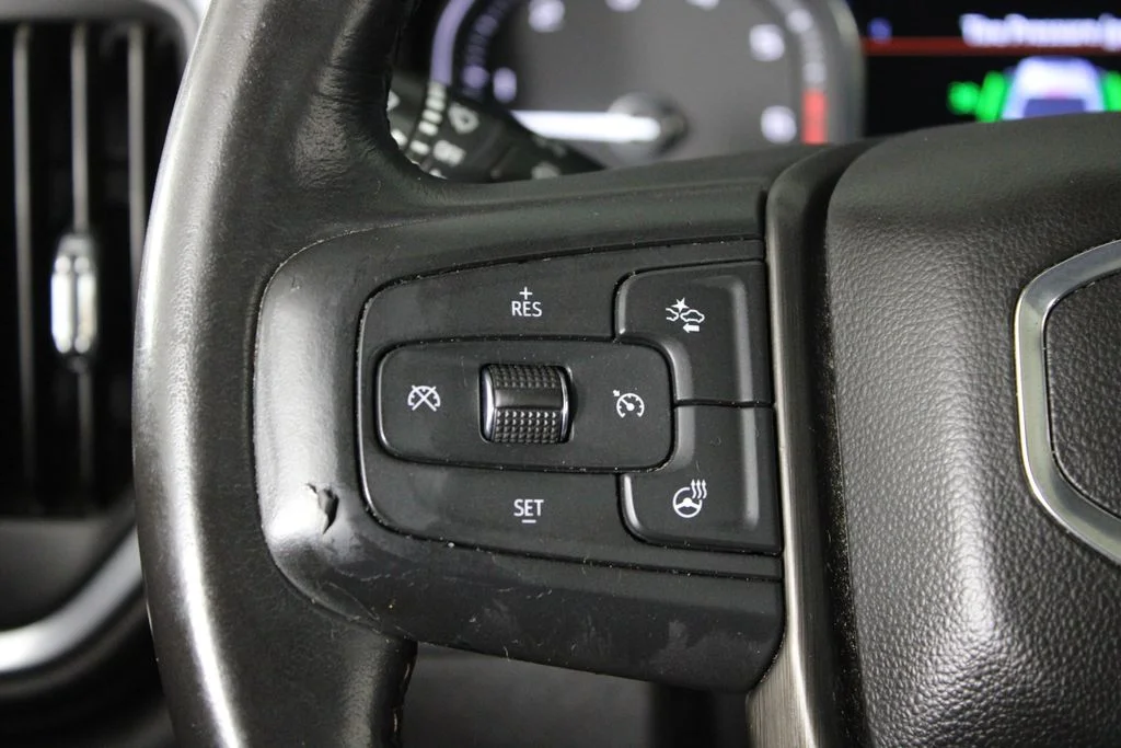 Used 2022 White GMC AT4 image 26