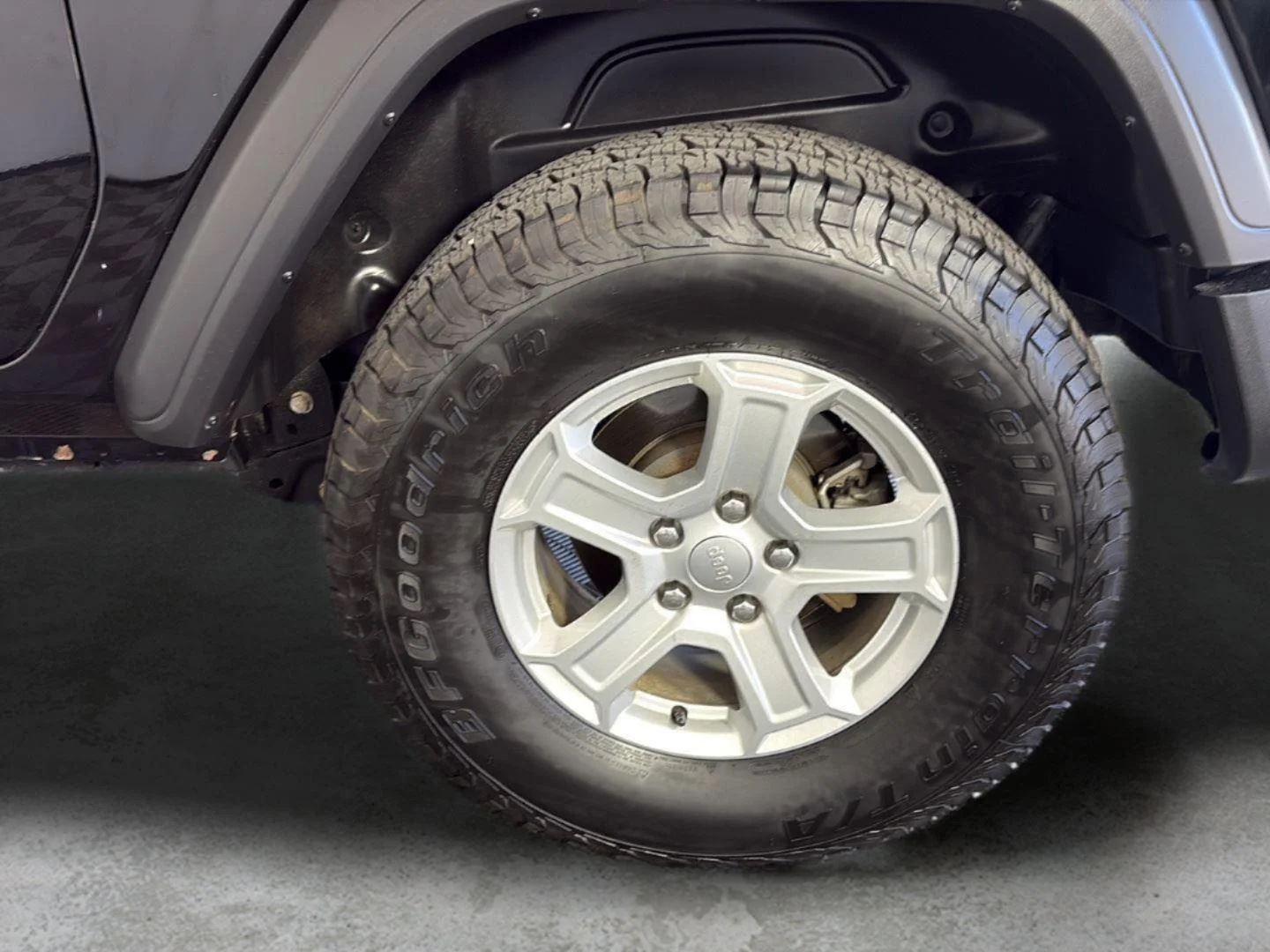 Used 2020 Black Clearcoat Jeep Sport S image 14