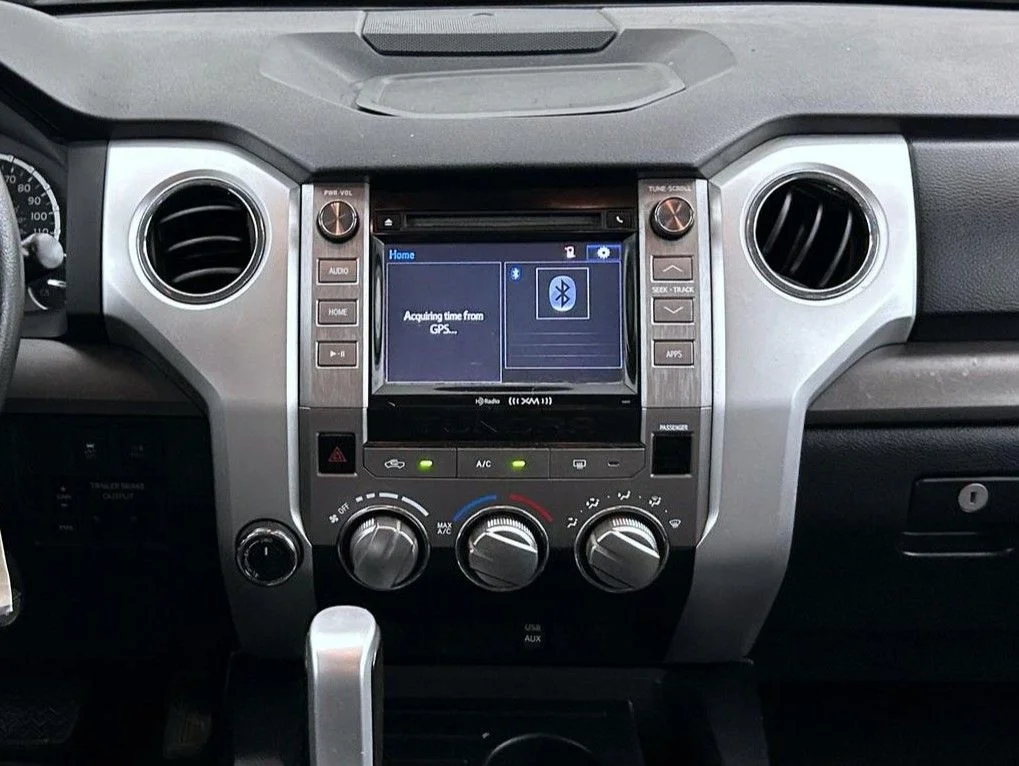 Used 2016 Silver Toyota SR5 image 12