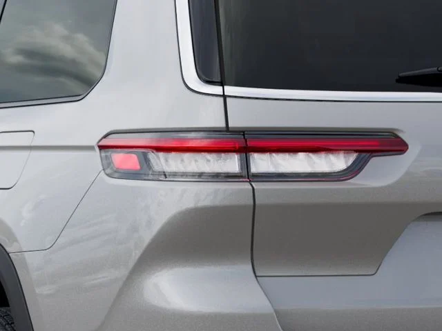 New 2026 Silver Zynith Jeep Laredo X image 9