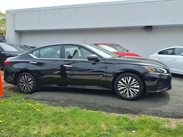 Used 2024 Black Nissan 2.5 SV image 9