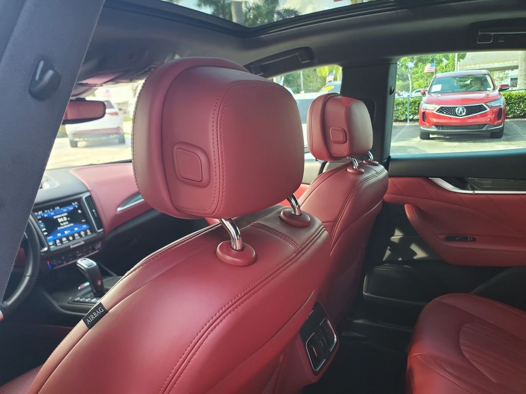 Used 2019 White Maserati Base image 11