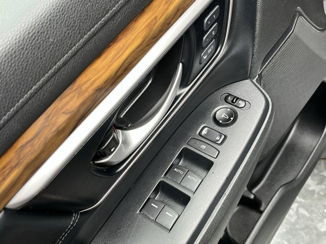Used 2019 Lunar Silver Metallic Honda Touring image 9