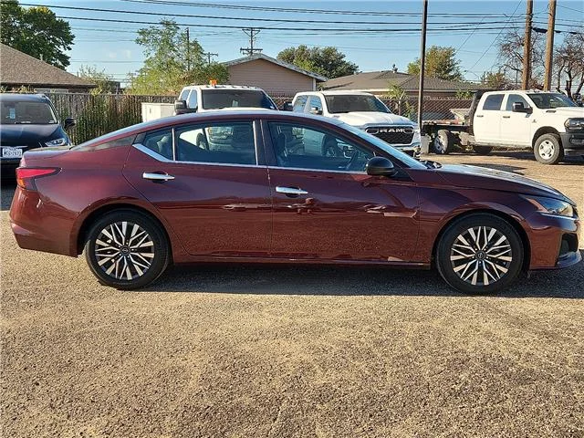 Used 2025 Red Nissan SV image 5