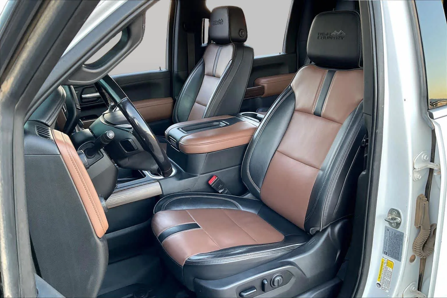 Used 2022 Iridescent Pearl Tricoat Chevrolet High Country image 7