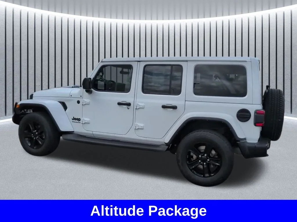 Used 2023 White Jeep Altitude image 10
