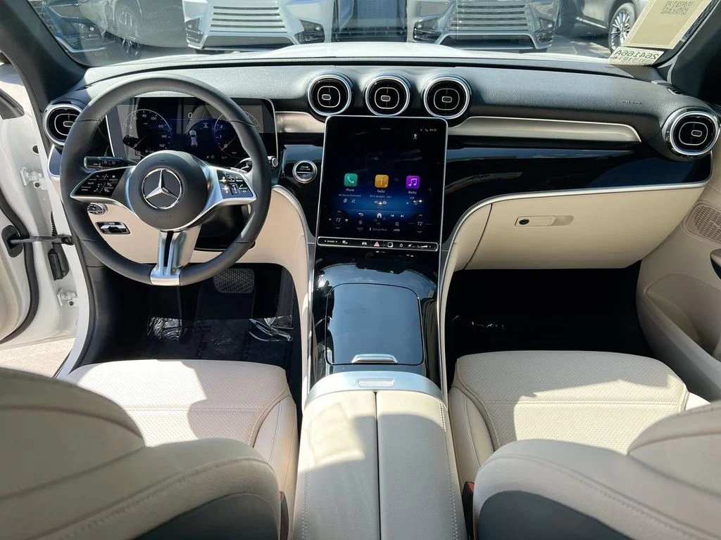 Used 2025 Polar White Mercedes-Benz GLC 300 image 18