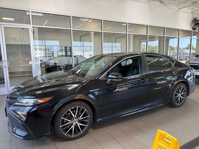 2022 Toyota Camry SE