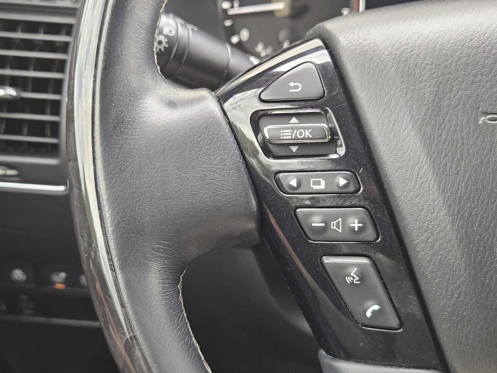 Used 2021 Black Obsidian INFINITI LUXE image 23