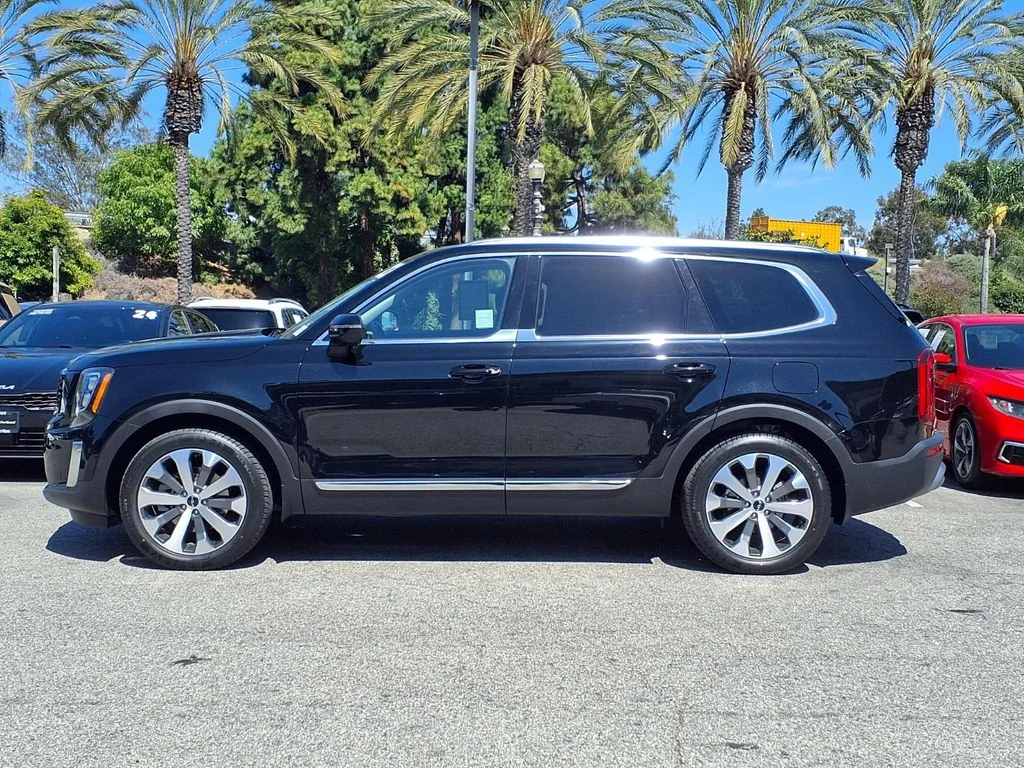 Certified Used 2022 Black Kia EX image 2
