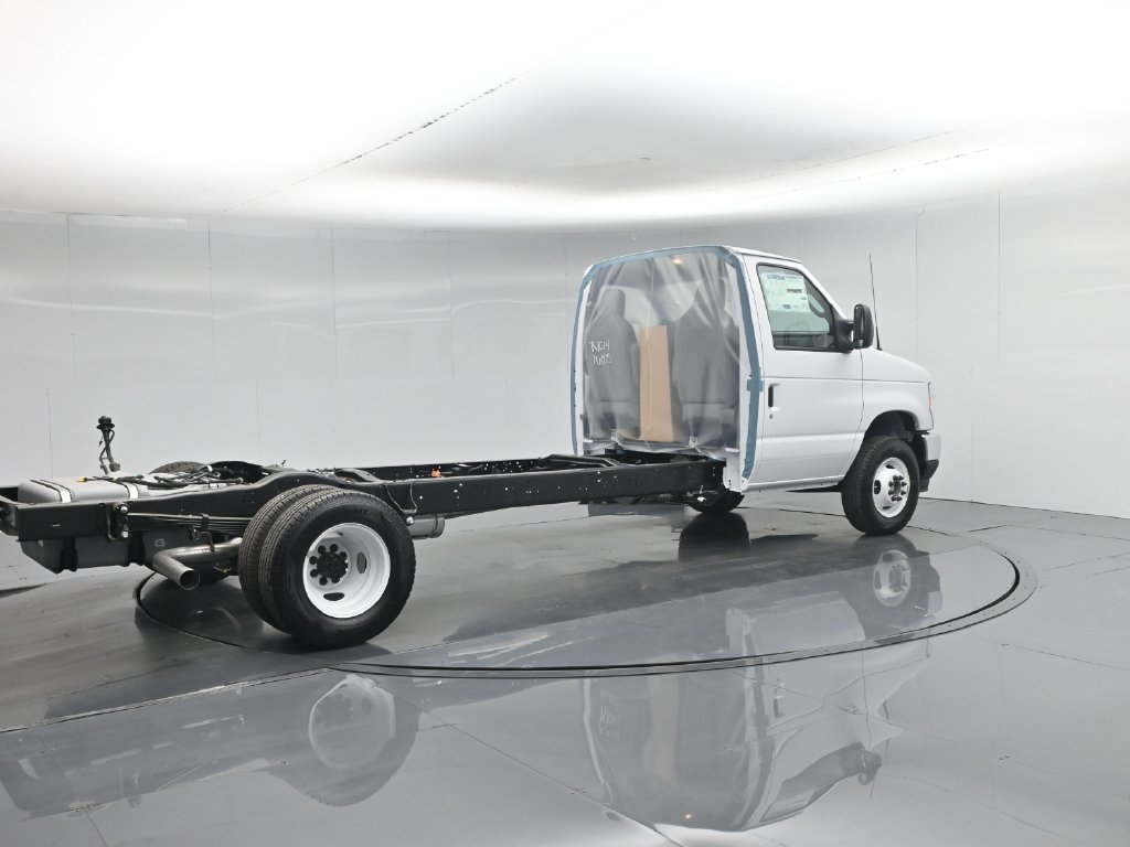 New 2027 White Ford Base image 15