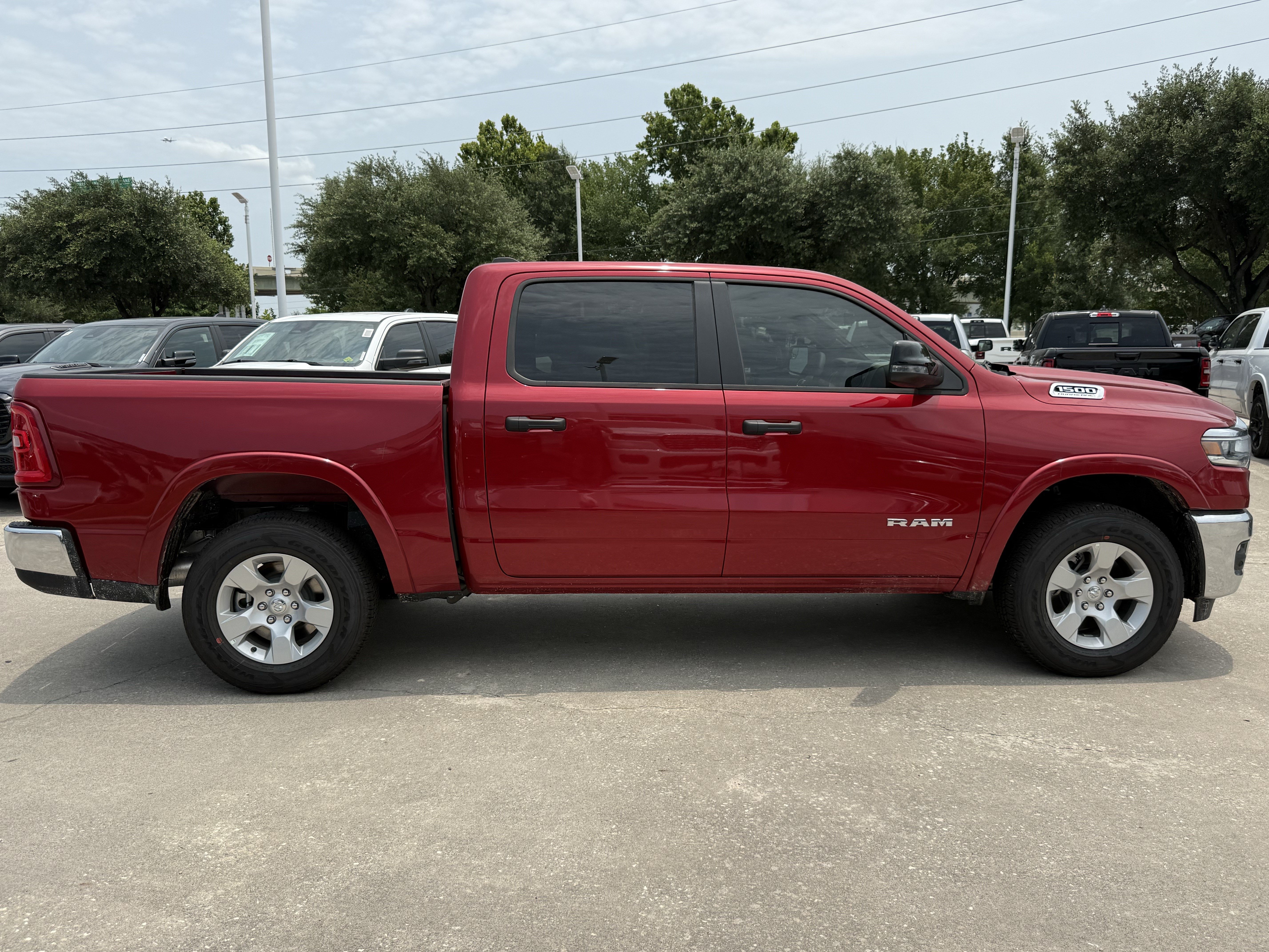 New 2026 Molten Red Pearl-Coat Exterior Paint RAM Big Horn image 3