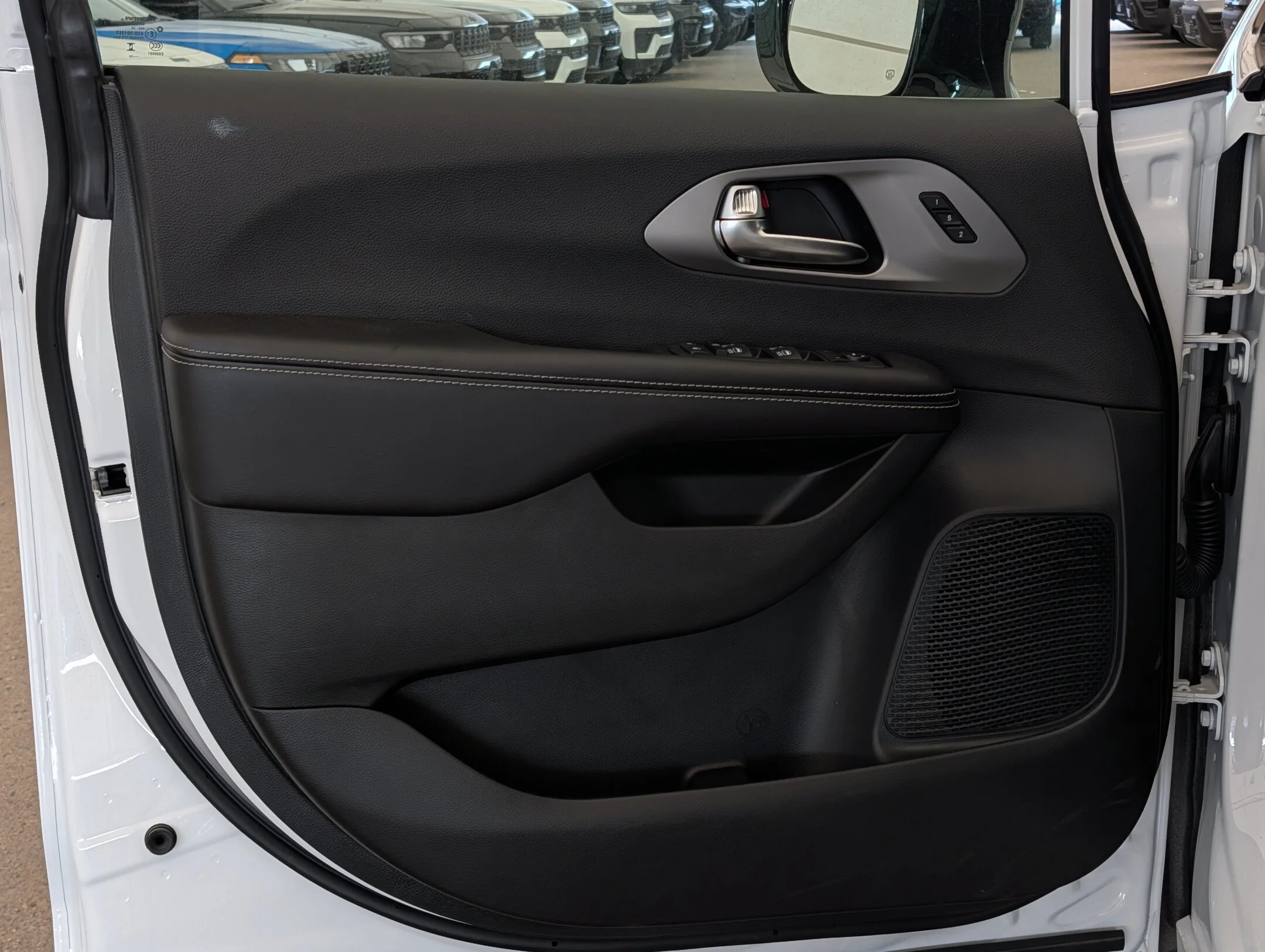 New 2027 White Chrysler Select - - AWD Adaptive Cruise Control - Blind Spot Monitor & More! image 12