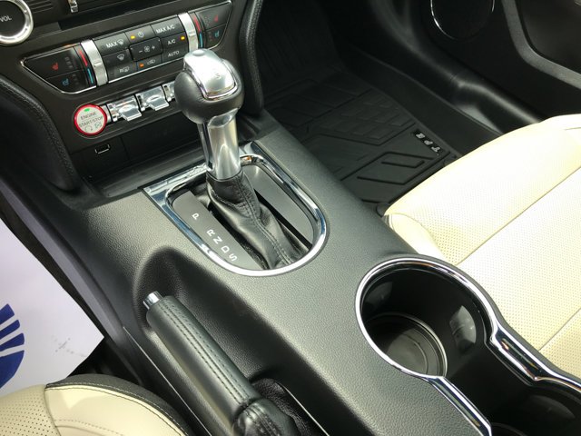 Used 2015 Magnetic Metallic Ford GT Premium image 21
