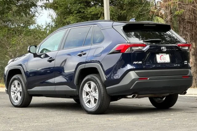 2025 Toyota RAV4 XLE - Photo 6