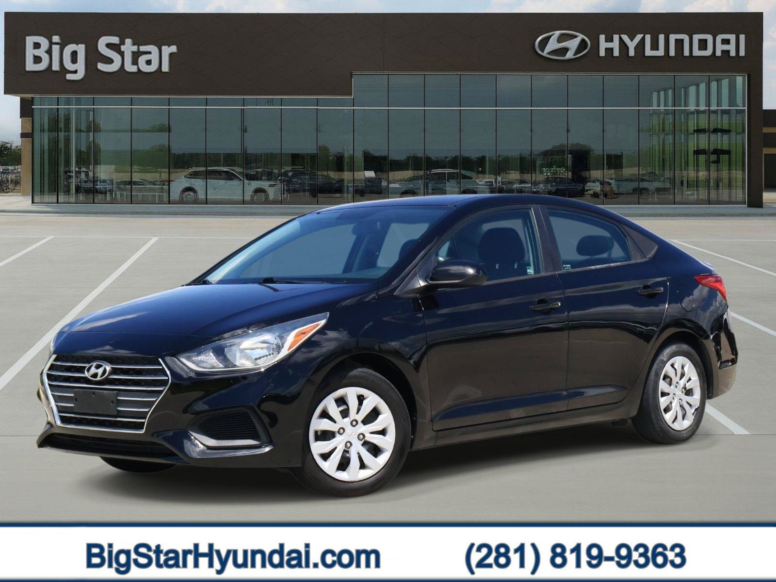 Used 2022 Absolute Black Hyundai SE image 1