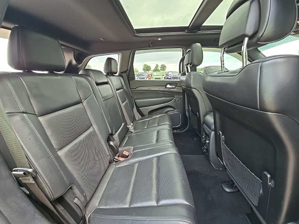 Used 2019 Red Jeep Overland image 18