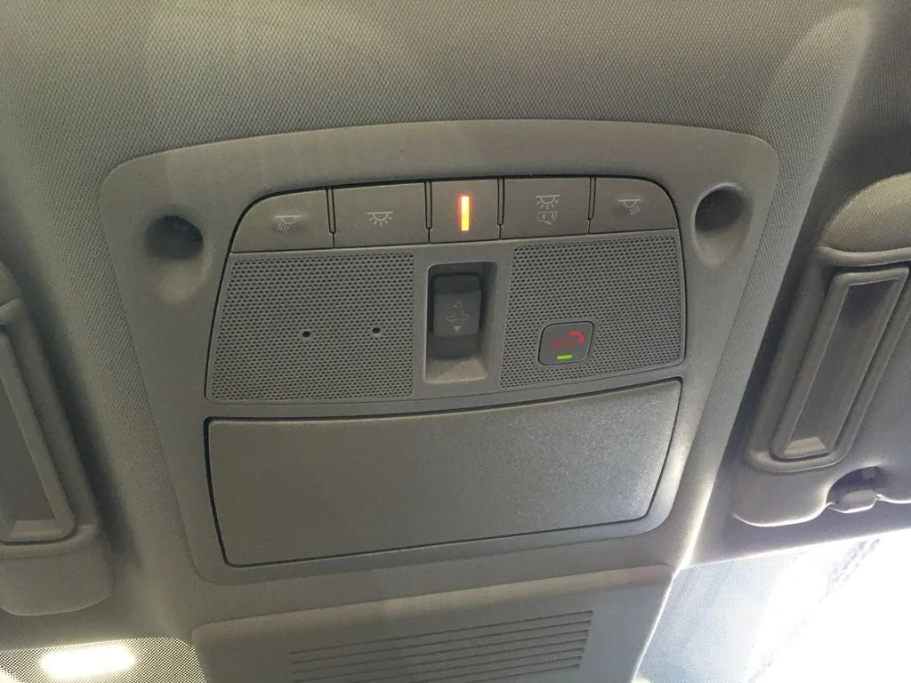 Used 2020 Silver Nissan SL image 17