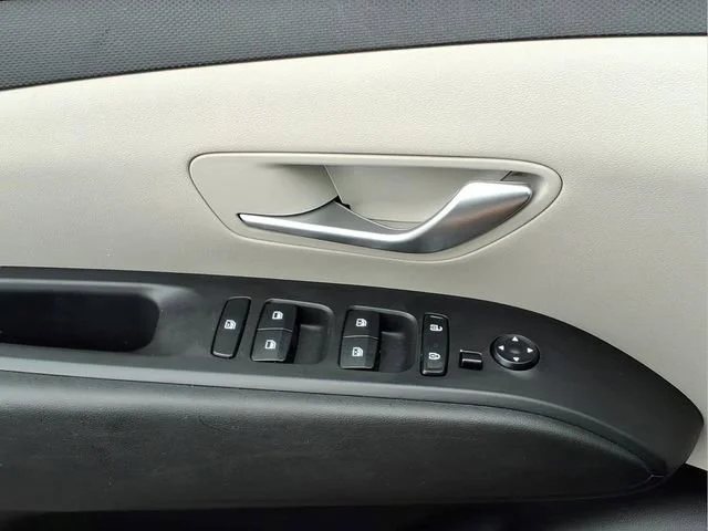 Used 2024  Hyundai SEL image 18