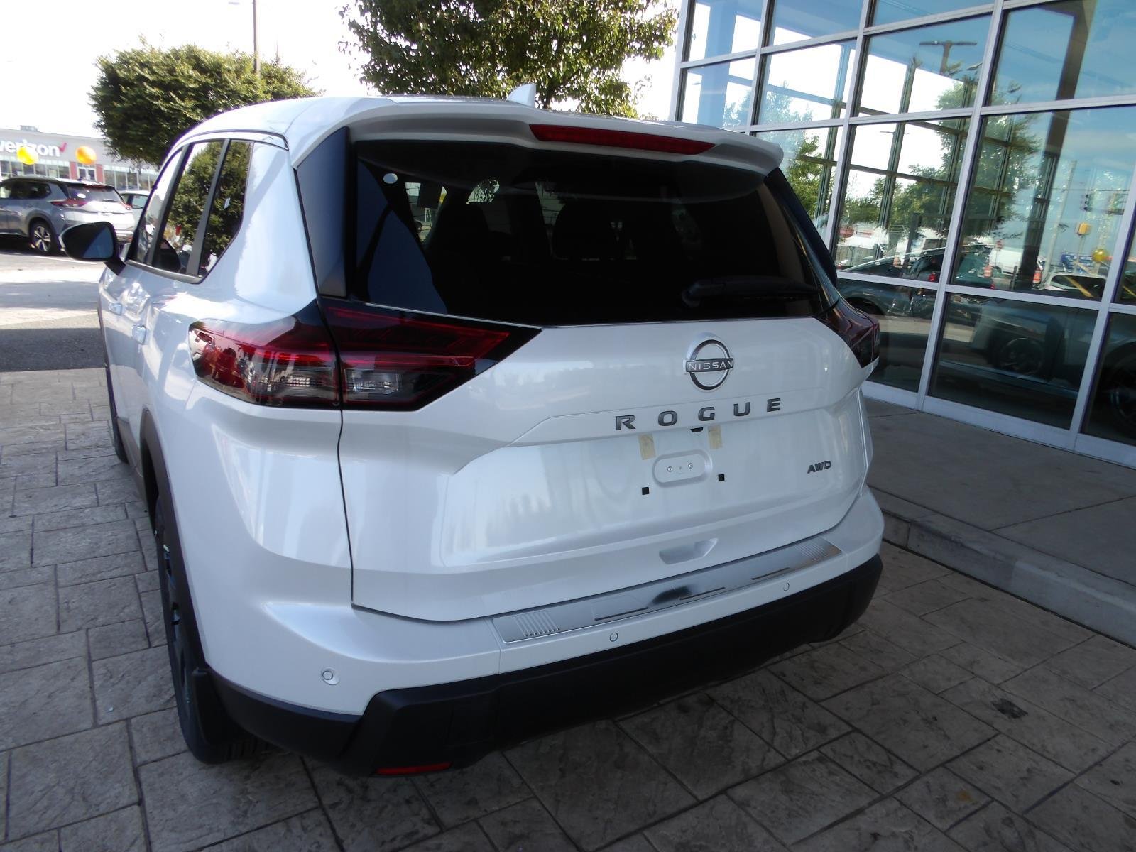 New 2026 Everest White Pearl TriCoat Nissan SV image 5